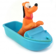 Pluto im Sportboot Kleinfigur