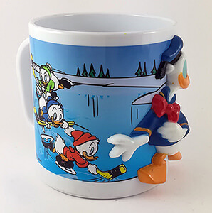 Donald Duck Teller und Reliefbecher (Satz mit 4 Tellern + 4 Bechern)